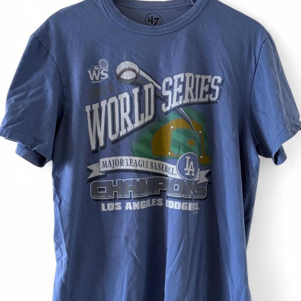 47 Men's Blue and White T-shirt
